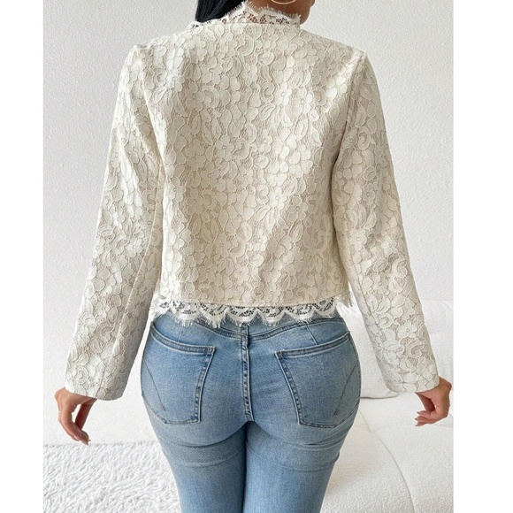Classic Floral Eyelash Lace Button Frill Neck Lightweight Jacket - Picture 7 of 7